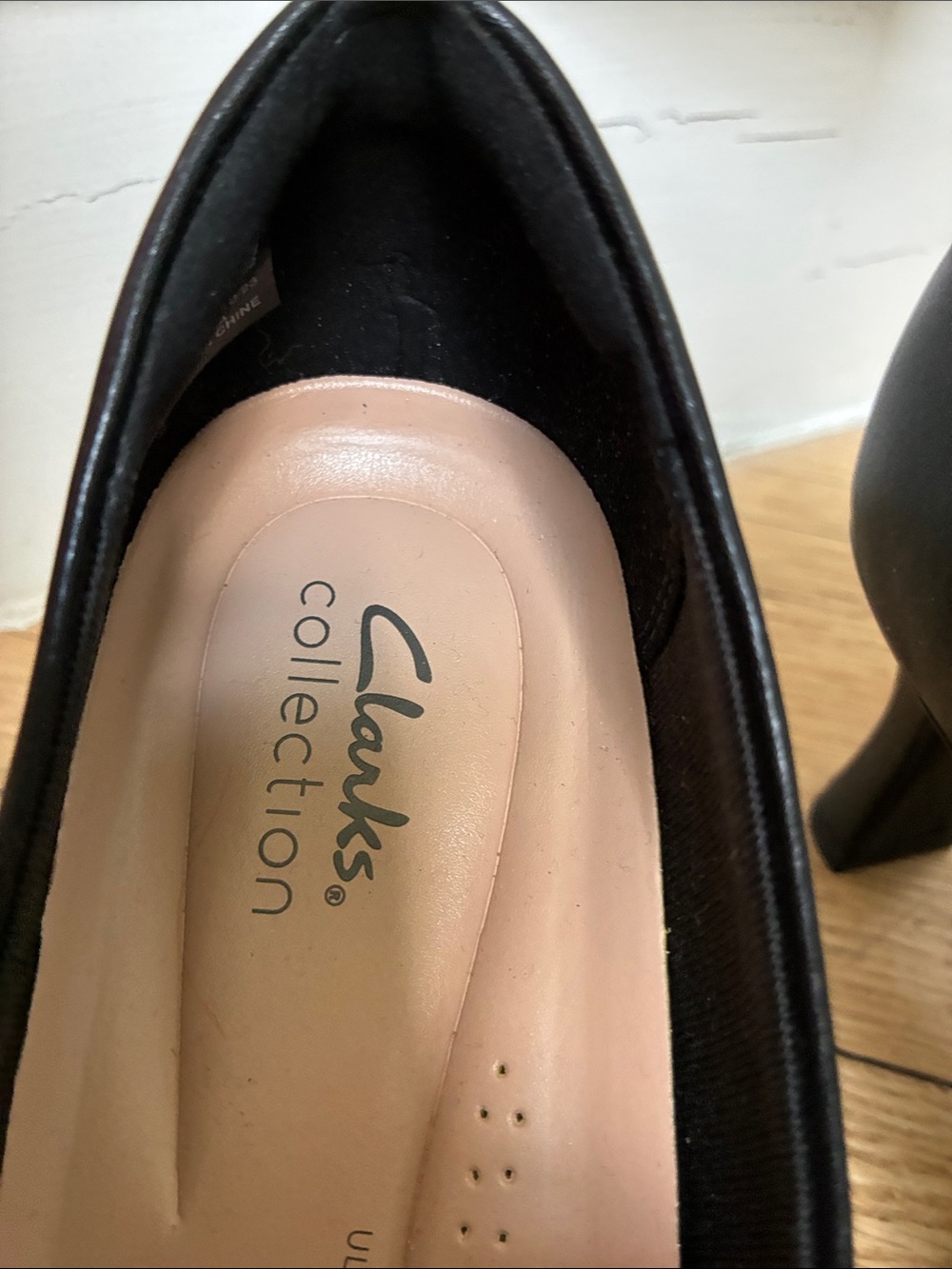 Clark’s Black pumps 8US 39EU - Picture 2 of 4